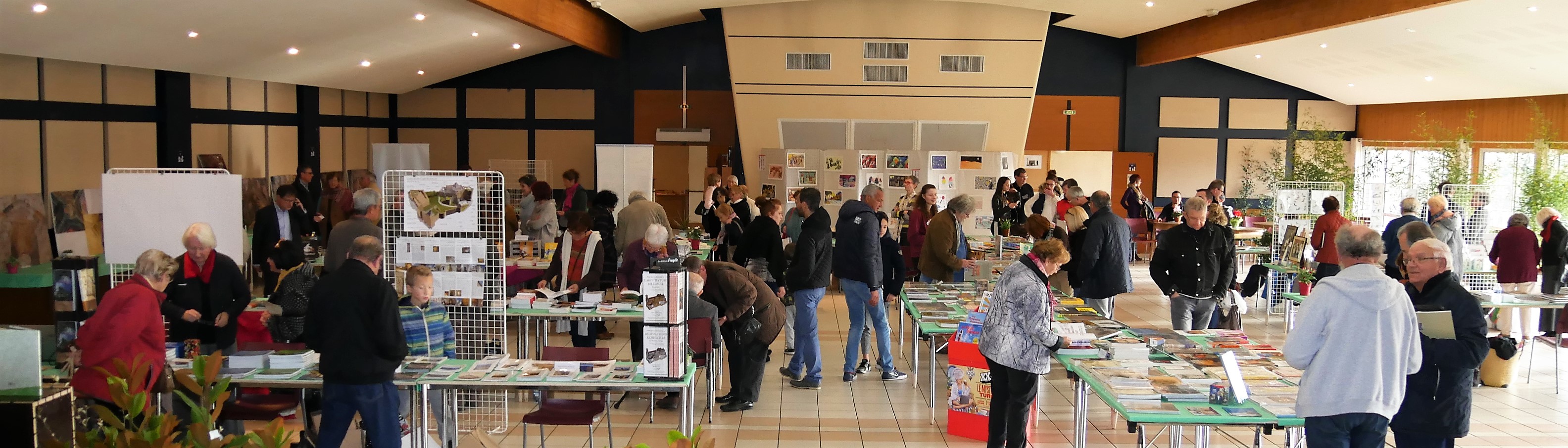 Le 1er Salon du Livre d’Art et du Patrimoine à Casseneuil : un choix plébiscité par les visiteurs!